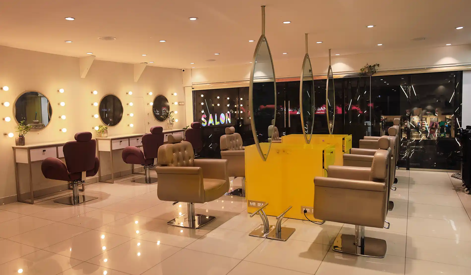 https://artlabsalon.co.in/wp-content/uploads/2023/06/interior01.webp